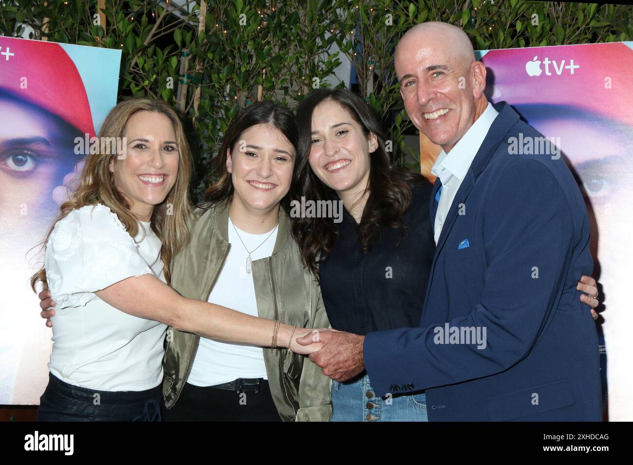 LOS ANGELES - 11 juillet : Stacey Davis Levy, Noa Levy, Jordan Levy, Barry l Levy à la première de la série Apple TV+ 'me' After Party au restaurant Ugo Banque D'Images