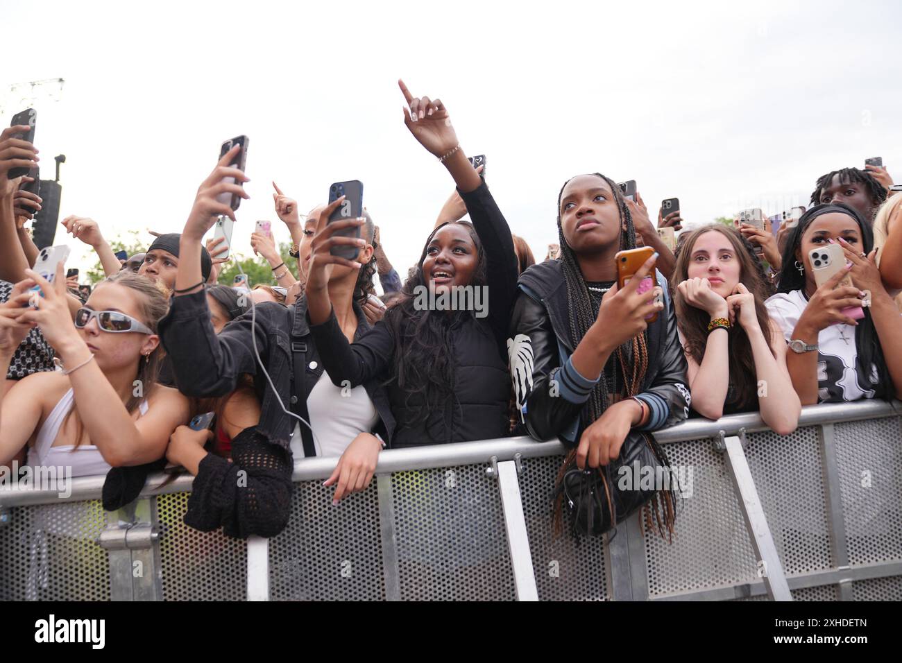 La foule regardant J Hus se produire sur la scène principale du Wireless Festival au Finsbury Park à Londres. Date de la photo : samedi 13 juillet 2024. Banque D'Images