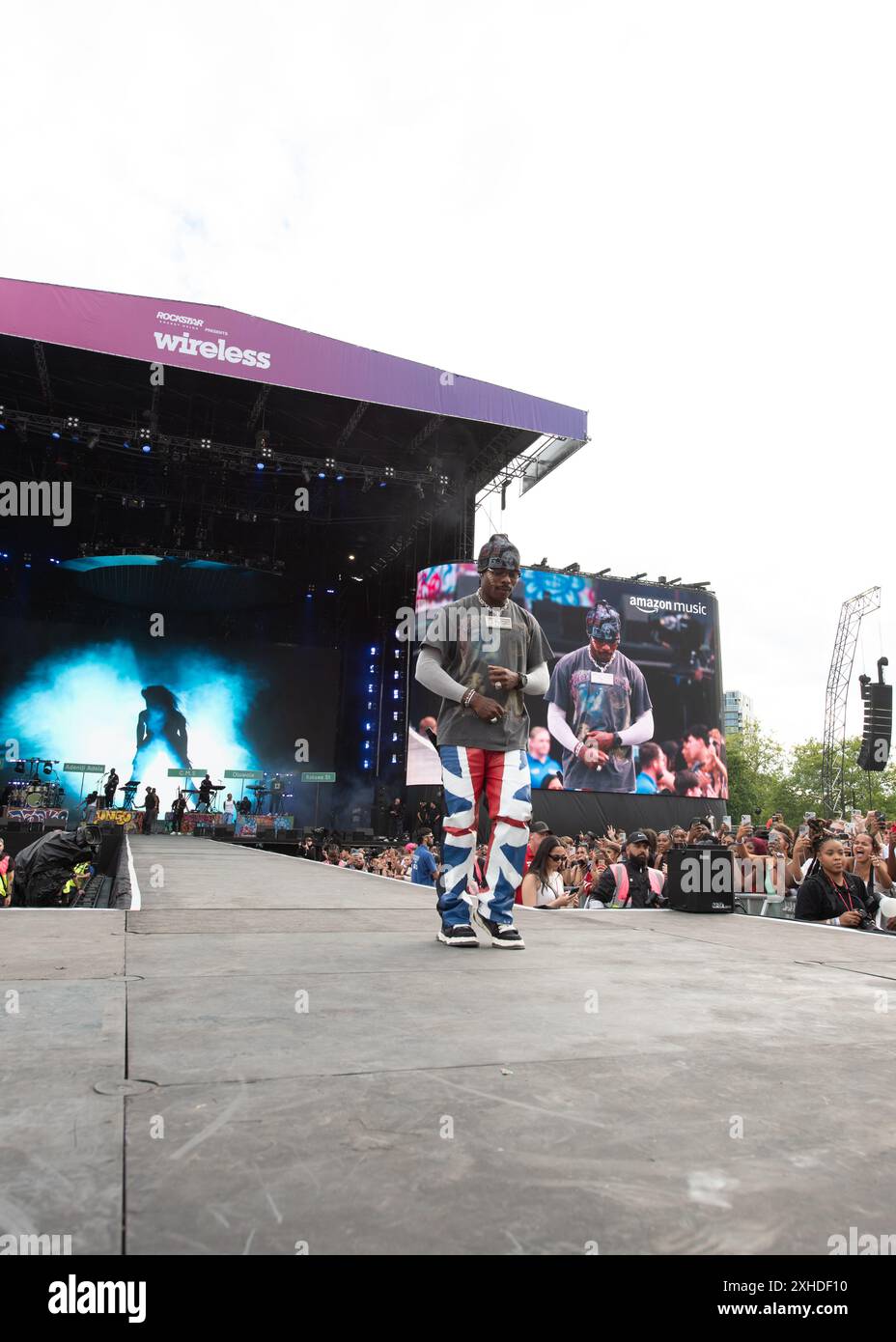 Londres, Royaume-Uni. 13 juillet 2024. Asake et son équipe ont présenté un spectacle sur la scène principale du Wireless Festival. Cristina Massei/Alamy Live News Banque D'Images