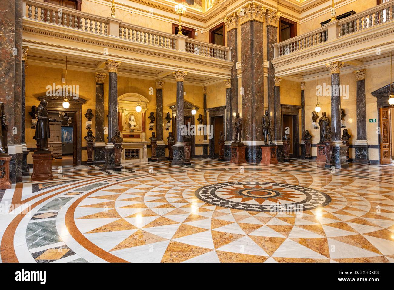 Prague, République tchèque - 26 mai 2024 : salle à l'intérieur du Musée national de Prague, un musée public dédié à la colle naturelle, scientifique et historique Banque D'Images