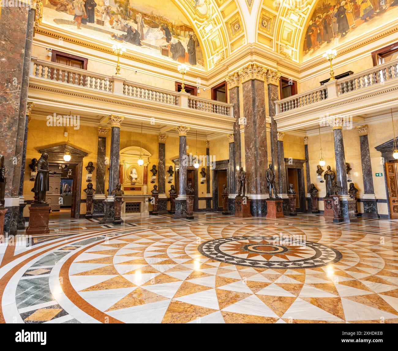 Prague, République tchèque - 26 mai 2024 : salle à l'intérieur du Musée national de Prague, un musée public dédié à la colle naturelle, scientifique et historique Banque D'Images