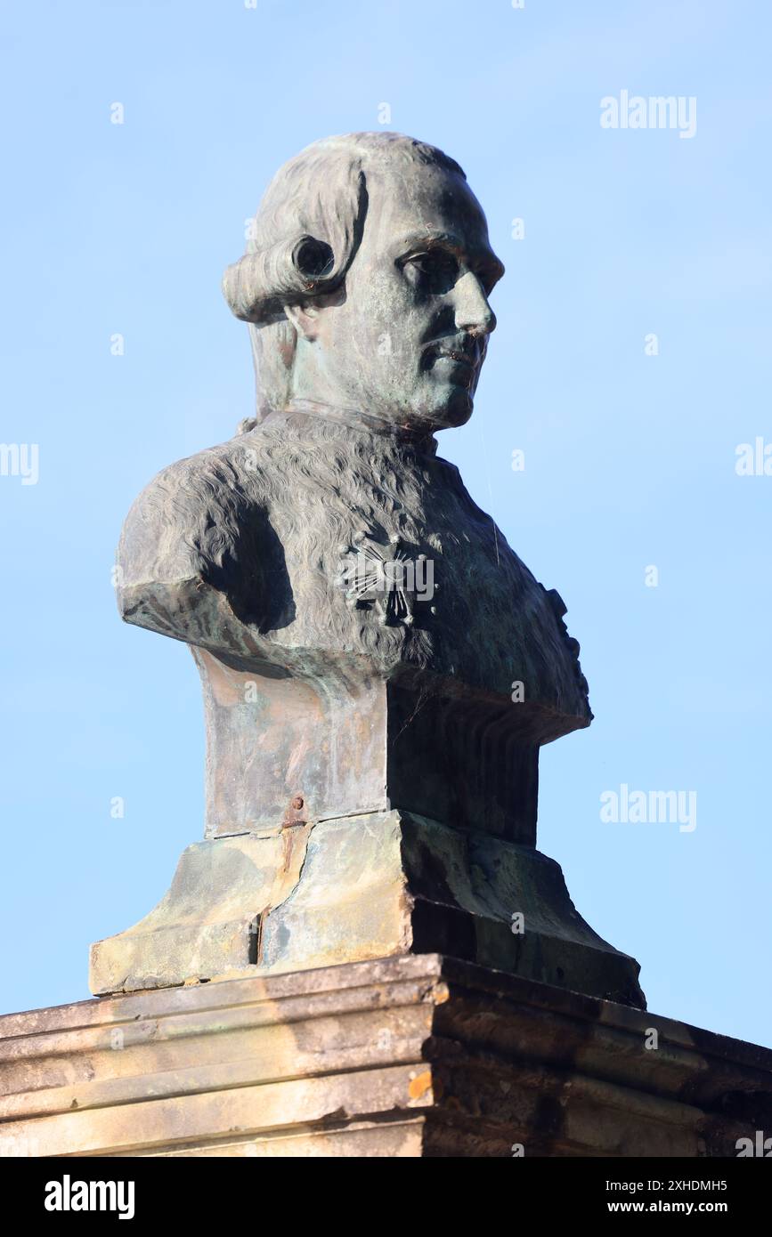 La bastide de Domme surplombe la vallée de la Dordogne dans le Périgord Noir dans le sud-ouest de la France. Domme est répertorié comme l'un des plus beaux v Banque D'Images