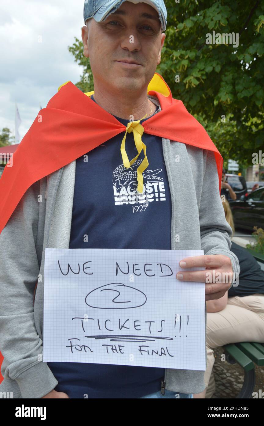 Berlin, Allemagne - 13 juillet 2024 - fans de football espagnols à Pariser Platz. (Photo de Markku Rainer Peltonen) Banque D'Images