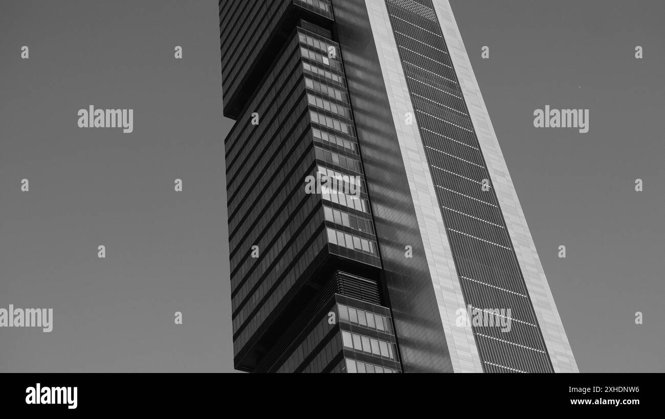 Vue de la Torre Cepsa sur le Paseo de la Castellana à Madrid, dans le complexe financier des 4 tours. 13 juillet 2024 en Espagne Banque D'Images