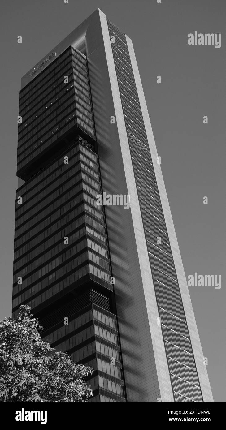 Vue de la Torre Cepsa sur le Paseo de la Castellana à Madrid, dans le complexe financier des 4 tours. 13 juillet 2024 en Espagne Banque D'Images