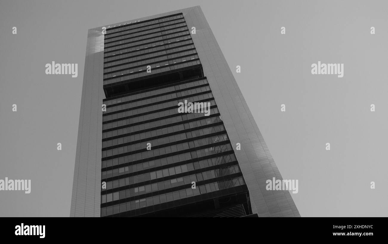 Vue de la Torre Cepsa sur le Paseo de la Castellana à Madrid, dans le complexe financier des 4 tours. 13 juillet 2024 en Espagne Banque D'Images