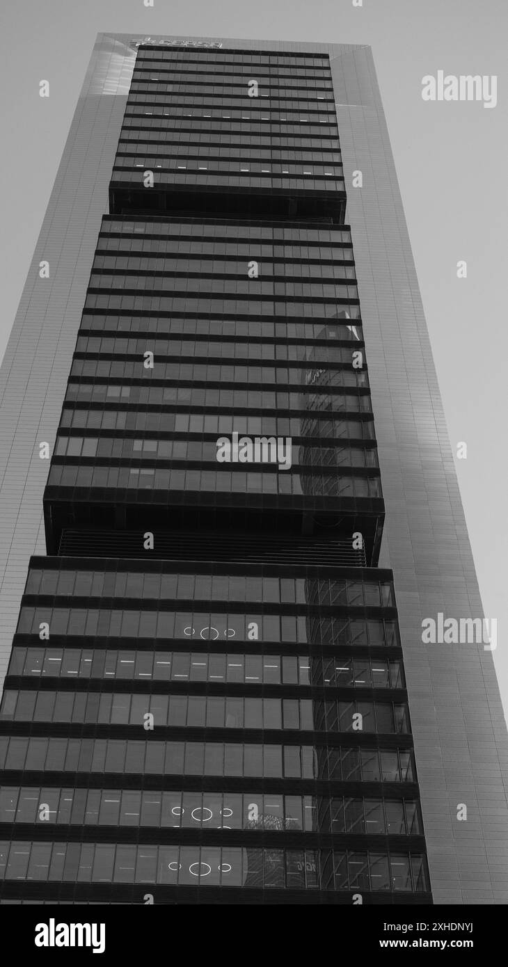 Vue de la Torre Cepsa sur le Paseo de la Castellana à Madrid, dans le complexe financier des 4 tours. 13 juillet 2024 en Espagne Banque D'Images