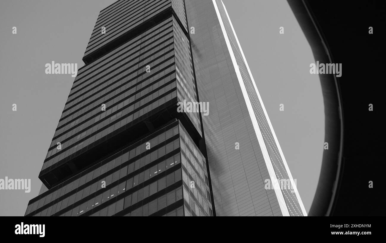 Vue de la Torre Cepsa sur le Paseo de la Castellana à Madrid, dans le complexe financier des 4 tours. 13 juillet 2024 en Espagne Banque D'Images