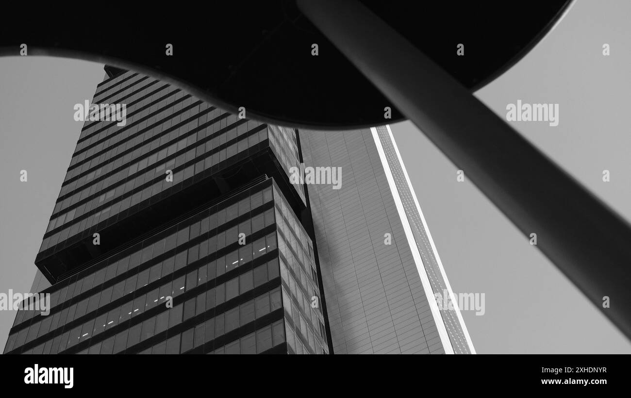 Vue de la Torre Cepsa sur le Paseo de la Castellana à Madrid, dans le complexe financier des 4 tours. 13 juillet 2024 en Espagne Banque D'Images