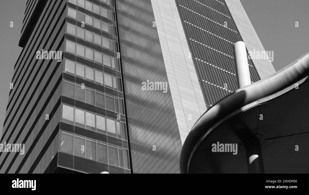 Vue de la Torre Cepsa sur le Paseo de la Castellana à Madrid, dans le complexe financier des 4 tours. 13 juillet 2024 en Espagne Banque D'Images