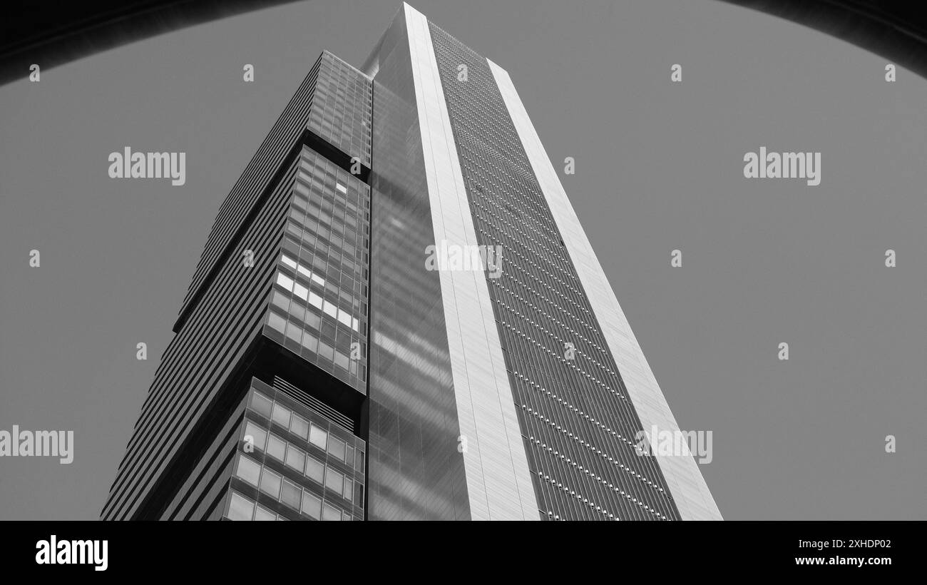 Vue de la Torre Cepsa sur le Paseo de la Castellana à Madrid, dans le complexe financier des 4 tours. 13 juillet 2024 en Espagne Banque D'Images