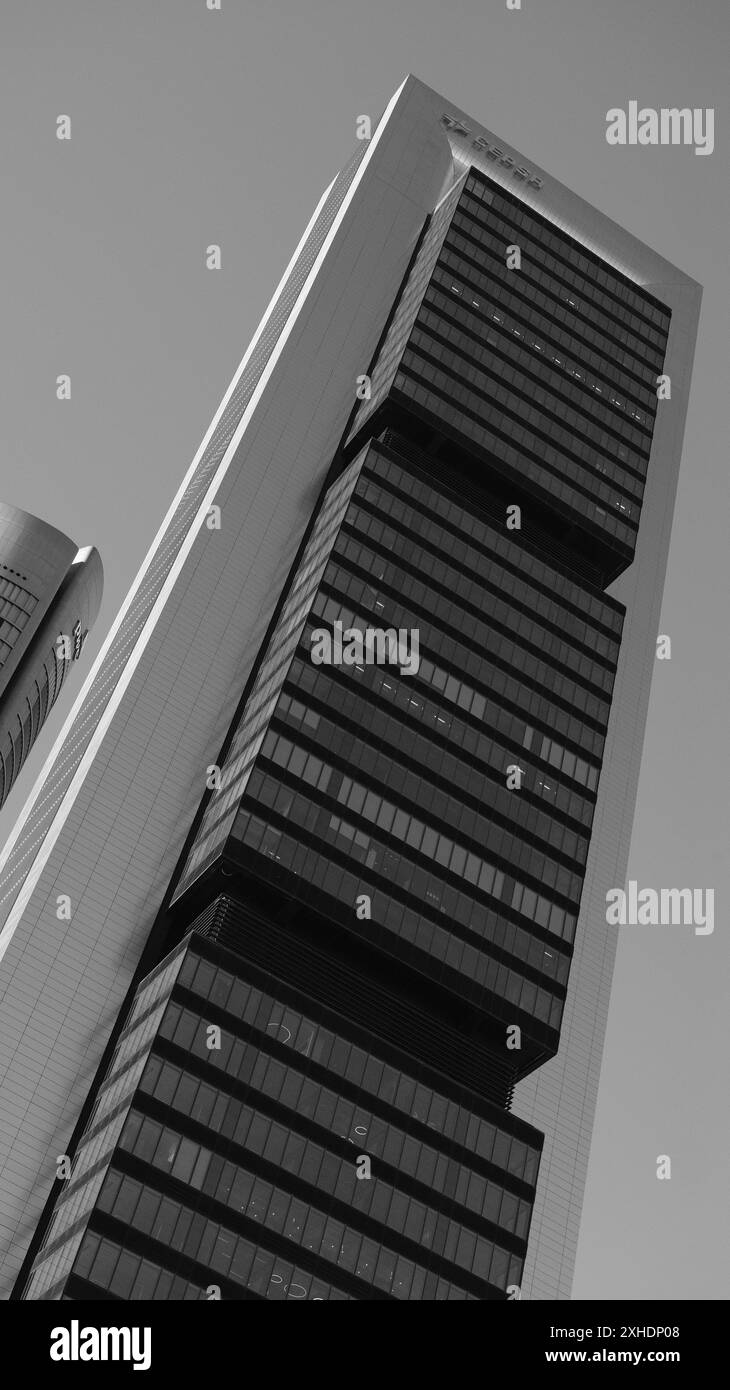 Vue de la Torre Cepsa sur le Paseo de la Castellana à Madrid, dans le complexe financier des 4 tours. 13 juillet 2024 en Espagne Banque D'Images