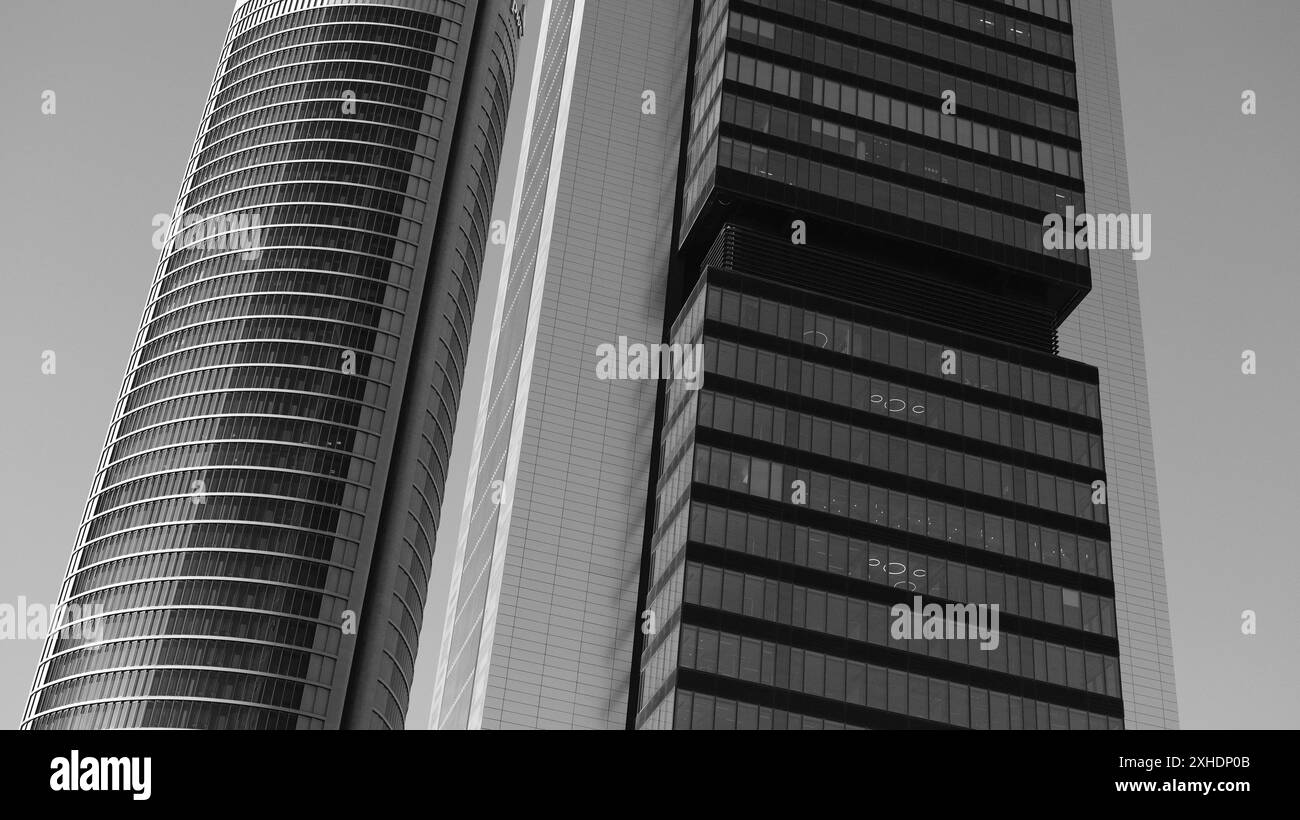 Vue de la Torre Cepsa sur le Paseo de la Castellana à Madrid, dans le complexe financier des 4 tours. 13 juillet 2024 en Espagne Banque D'Images
