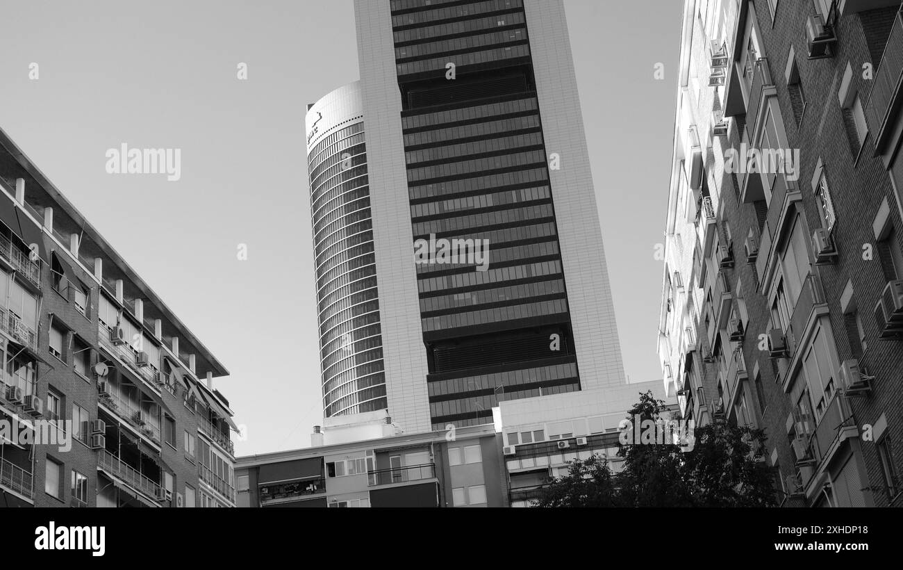Vue de la Torre Cepsa sur le Paseo de la Castellana à Madrid, dans le complexe financier des 4 tours. 13 juillet 2024 en Espagne Banque D'Images