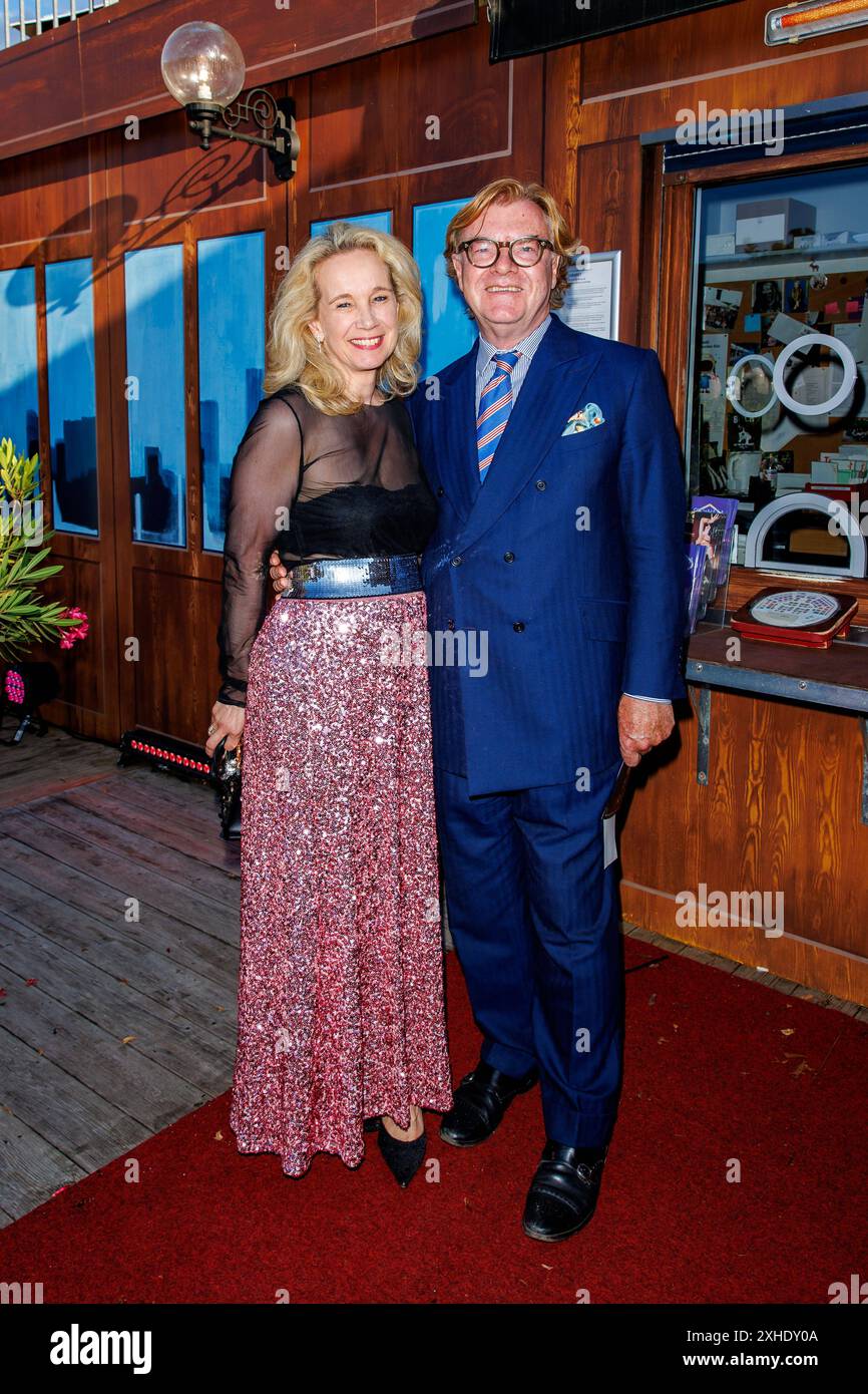 Jubiläumsvorstellung Cabaret Das musical Sarah Wedl-Wilson und Andre Schmitz BEI der Jubiläumsvorstellung von Cabaret Das musical im Tipi am Kanzleramt am 13.07.2024 à Berlin. *** Représentation anniversaire de Cabaret Das musical Sarah Wedl Wilson et Andre Schmitz lors de la représentation anniversaire de Cabaret Das musical au Tipi am Kanzleramt le 13 07 2024 à Berlin Copyright : xEventpressxKochanx Banque D'Images