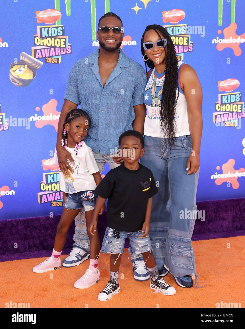 Santa Monica, États-Unis. 13 juillet 2024. (G-d) Kel Mitchell, Asia Lee et leur famille assistent aux Nickelodeon's Kids' Choice Awards 2024 au Barker Hangar à Santa Monica le samedi 13 juillet 2024. Photo de Greg Grudt/UPI crédit : UPI/Alamy Live News Banque D'Images