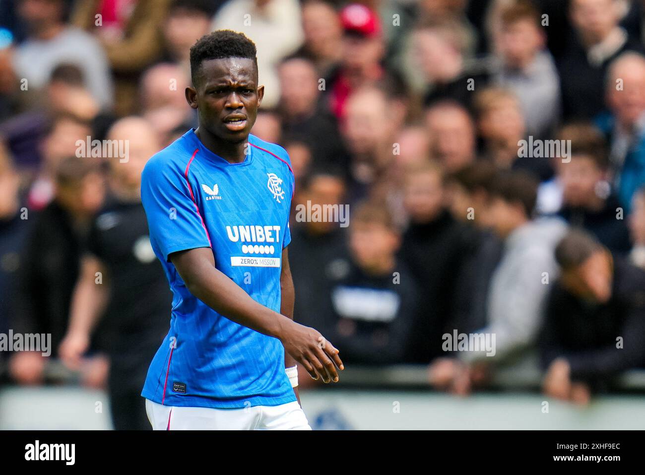 Wezep, PAYS-BAS - 13 JUILLET : Rabbi Matondo du Rangers FC regarde pendant le match amical de pré-saison entre l'AFC Ajax et le Rangers FC au Sportpark Mulderssingel le 13 juillet 2024 à Wezep, pays-Bas. (Photo de René Nijhuis) Banque D'Images