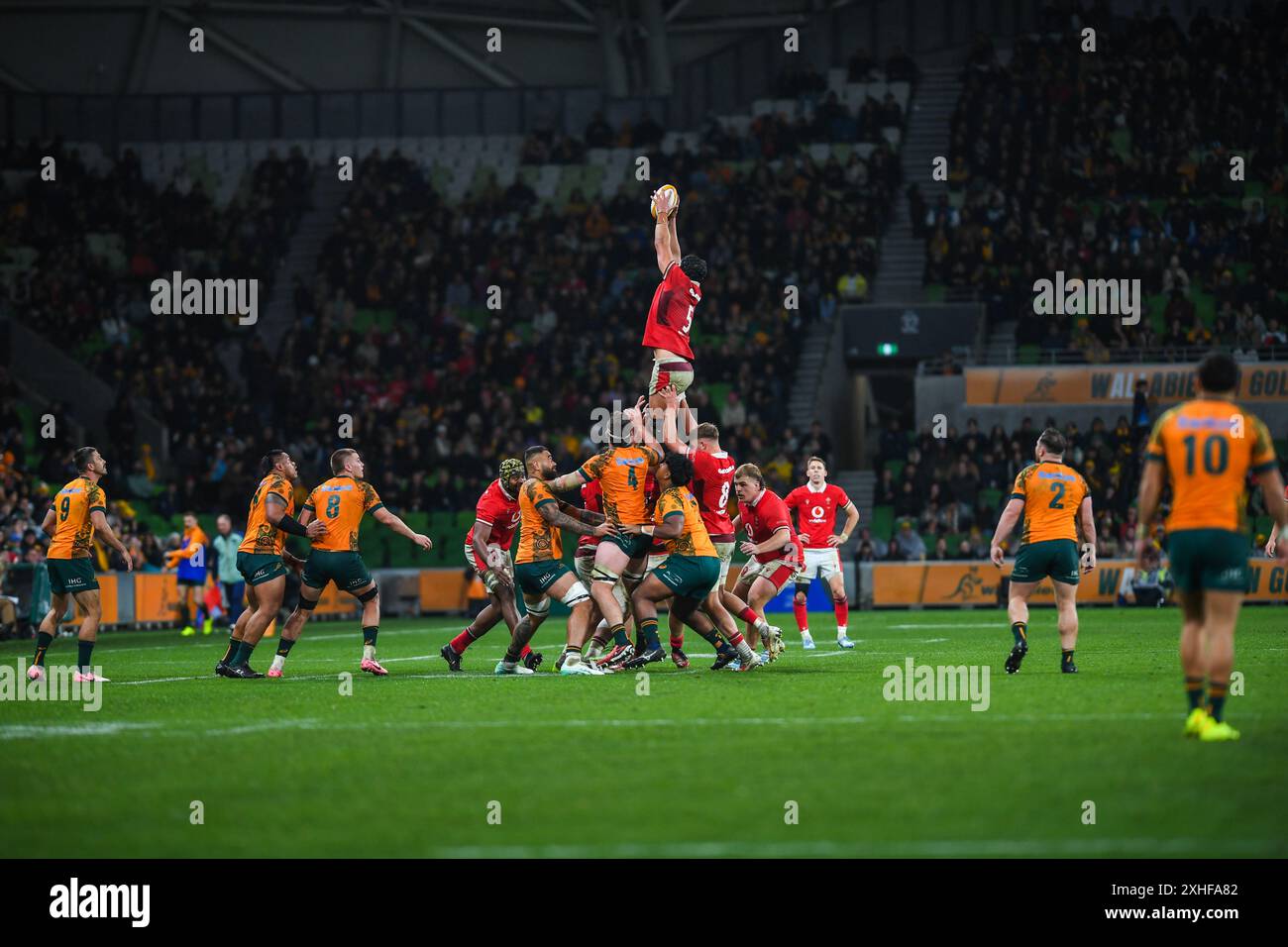 Dafydd Jenkins (top) du pays de Galles vu en action lors du match Wallabies (Australie) vs Wales International Rugby Union au Melbourne Rectangular Stadium. Score final ; Australie 36:28 pays de Galles. (Photo Alexander Bogatyrev / SOPA images / SIPA USA) Banque D'Images