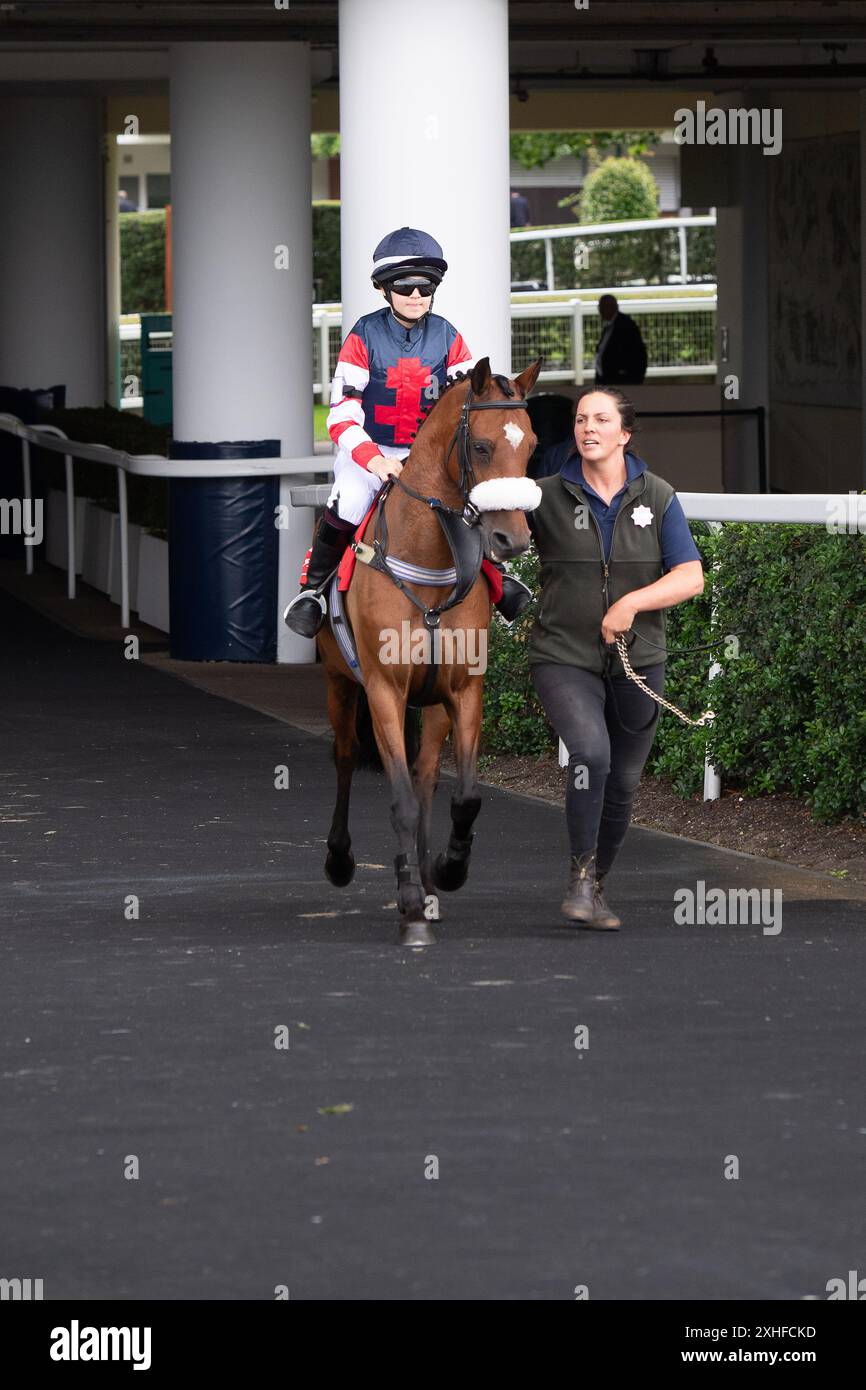 Ascot, Berkshire, Royaume-Uni. 13 juillet 2024. Rider Isobel Radford Jones courses Pony Ladies Day dans le Dragon TV and film Studios Pony Race 138cm & Under à Ascot Racecourse dans le Berkshire au Summer Mile Family Raceday. Crédit : Maureen McLean/Alamy Live News Banque D'Images