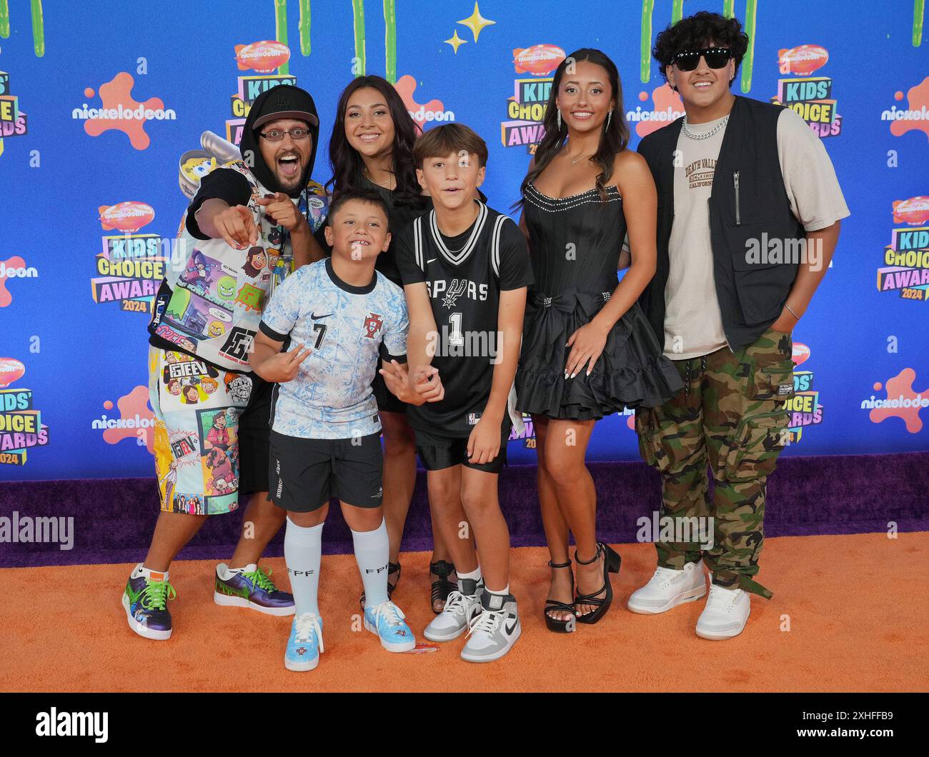 Los Angeles, États-Unis. 13 juillet 2024. Vincent carter, Lexi carter, Chase carter, Mike carter, Samantha carter, et Shawn carter de FGTeeV aux Nickelodeon Kids' Choice Awards 2024 qui se sont tenus au Barker Hangar à Santa Monica, CA samedi, ? 13 juillet 2024. (Photo de Sthanlee B. Mirador/Sipa USA) crédit : Sipa USA/Alamy Live News Banque D'Images