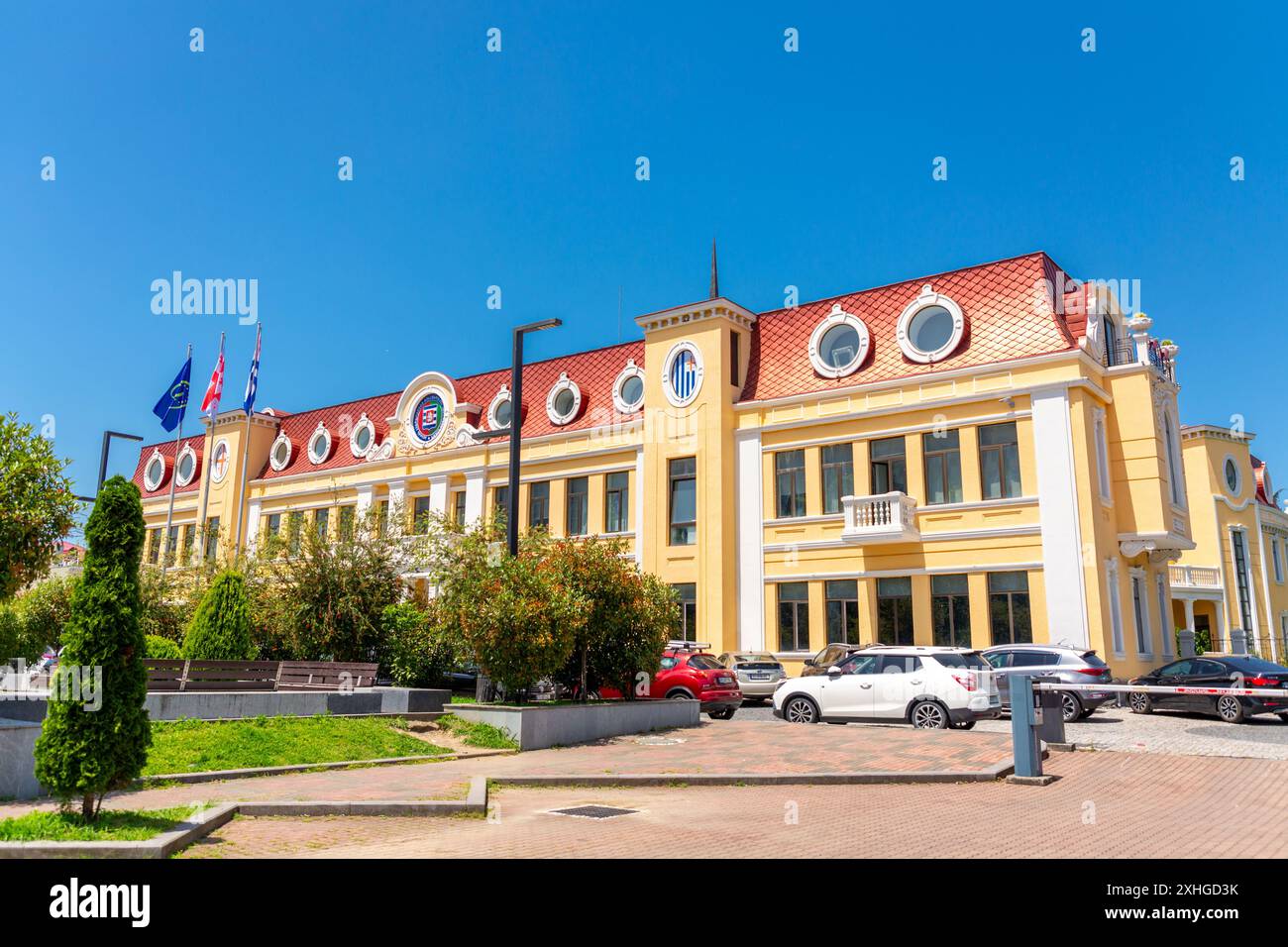 Batoumi, Géorgie - 13 JUIN 2024 : façade extérieure de l'hôtel de ville municipal de Batoumi sur la rue lermontov, Batoumi, Géorgie. Banque D'Images