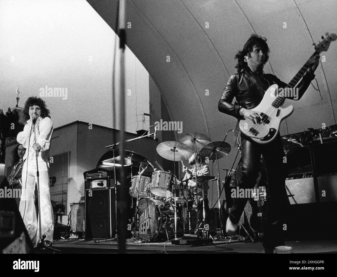 DAVID BYRON chanteur dans Uriah Heep 1976 lors d'un concert à Stockholm Gröna Lund. Lee Kerslake à la batterie et Trevor Boulder à la base Banque D'Images