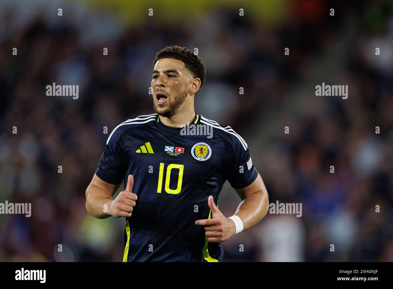 Che Adams vu lors du match UEFA Euro 2024 entre les équipes nationales d'Écosse et de Suisse au RheinEnergieStadion Banque D'Images