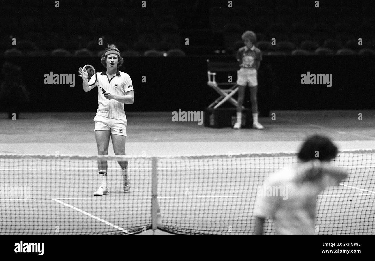 Philadelphie, PA - 25 janvier 1978 : championnat américain de tennis en salle professionnel, John McEnroe, amateur de 18 ans. Photo prise au match contre Tom Gullikeen. McEnroe a gagné. Banque D'Images