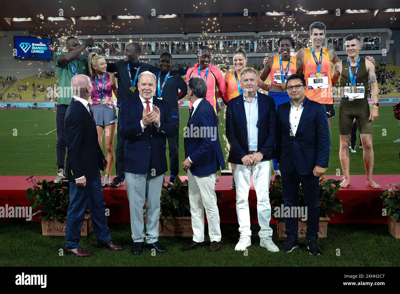 S.A.S. le Prince Albert II de Monaco remet les médailles aux vainqueurs avec Sebastian Coe (Président de l'Association internationale d'Athlétisme Federati) Banque D'Images