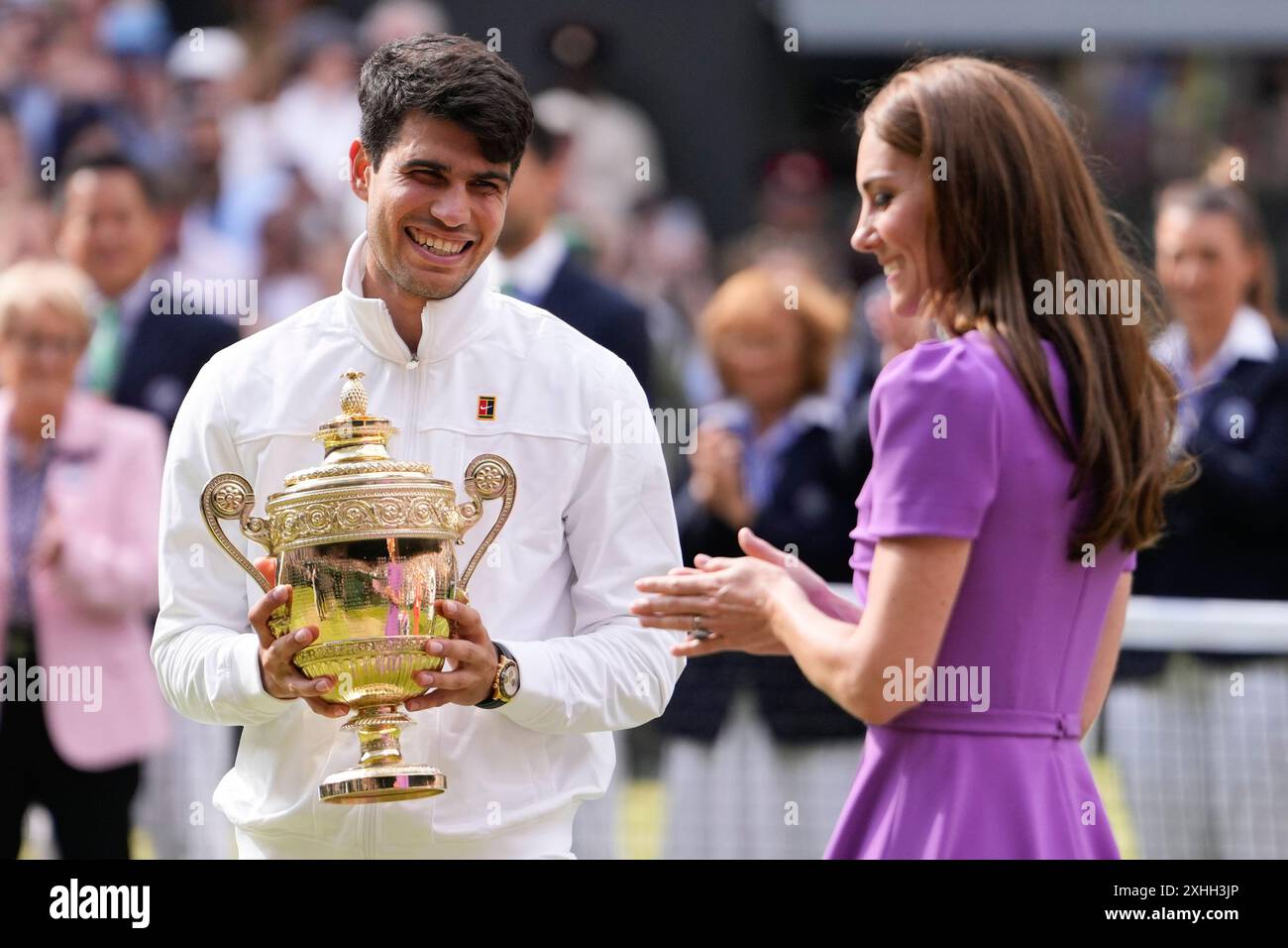 Carlos Alcaraz of Spain reacts after receiving his trophy from Kate, Princess of Wales after defeating Novak Djokovic of Serbia in the men's singles final at the Wimbledon tennis championships in London, Sunday, July 14, 2024. (AP Photo/Alberto Pezzali) Banque D'Images