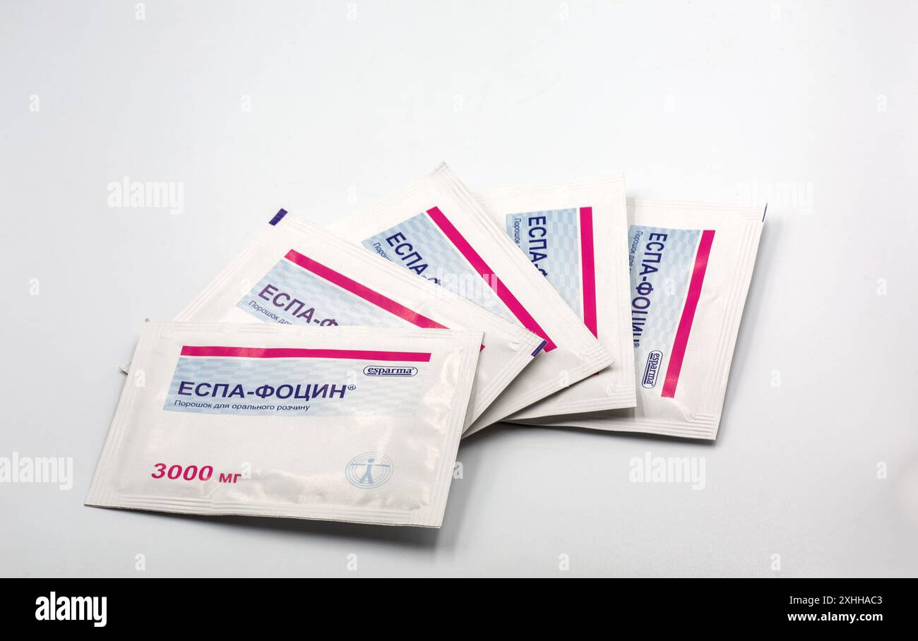 Kiev, Ukraine - 27 avril 2024 : ESPA-focyn fosfomycin gros plan sur sachet antibiotique blanc par esparma, Allemagne. C'est un antibiotique principalement utilisé pour t Banque D'Images