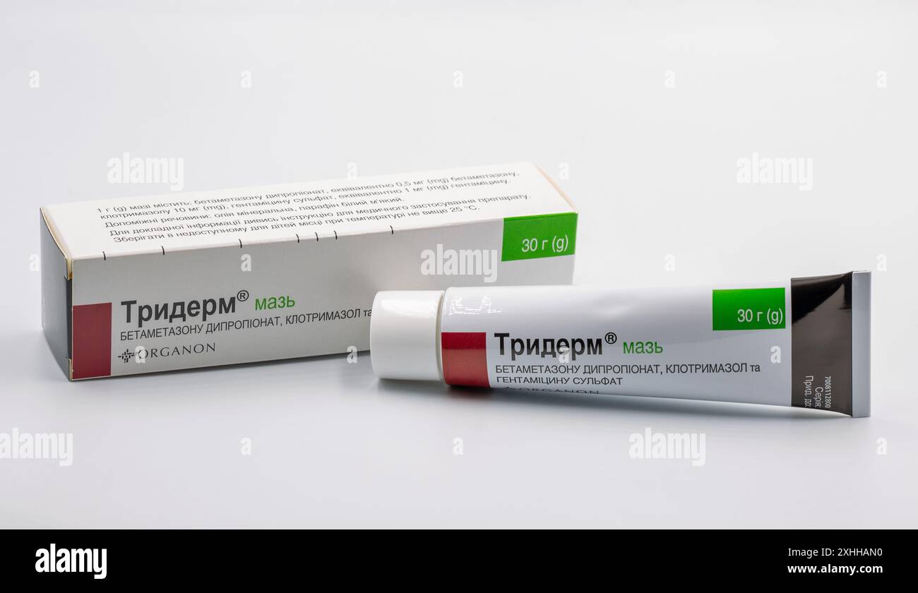 Kiev, Ukraine - 28 mai 2024 : tournage en studio du tube de pommade Triderm Organon et du pack en gros plan. La bétaméthasone, le clotrimazole, la gentamicine est indiquée Banque D'Images