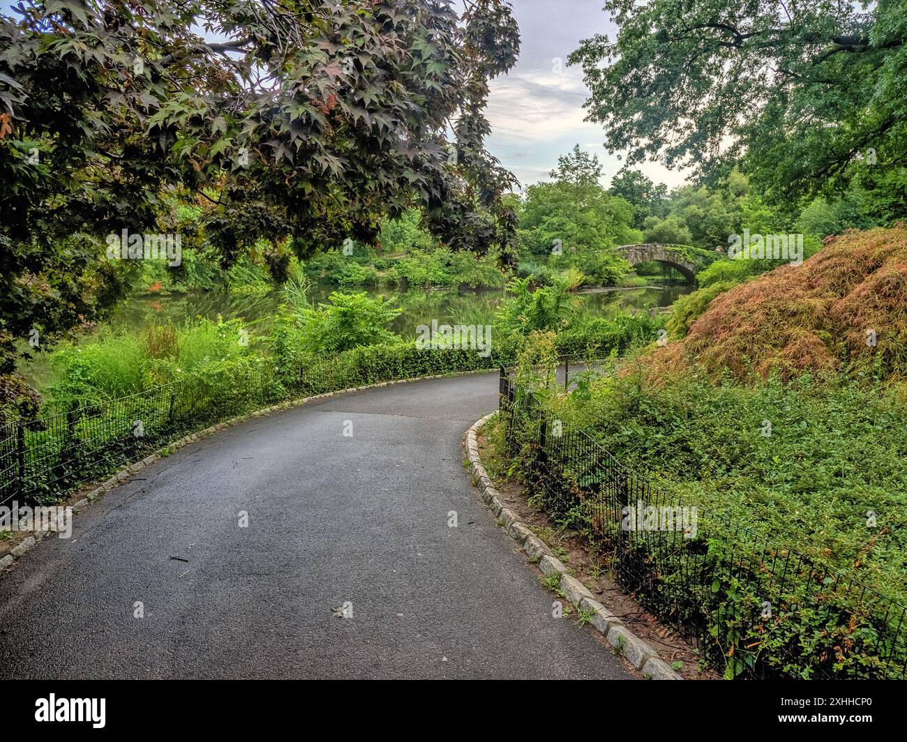 Pont de Gapstow dans Central Park , tôt le matin en été Banque D'Images