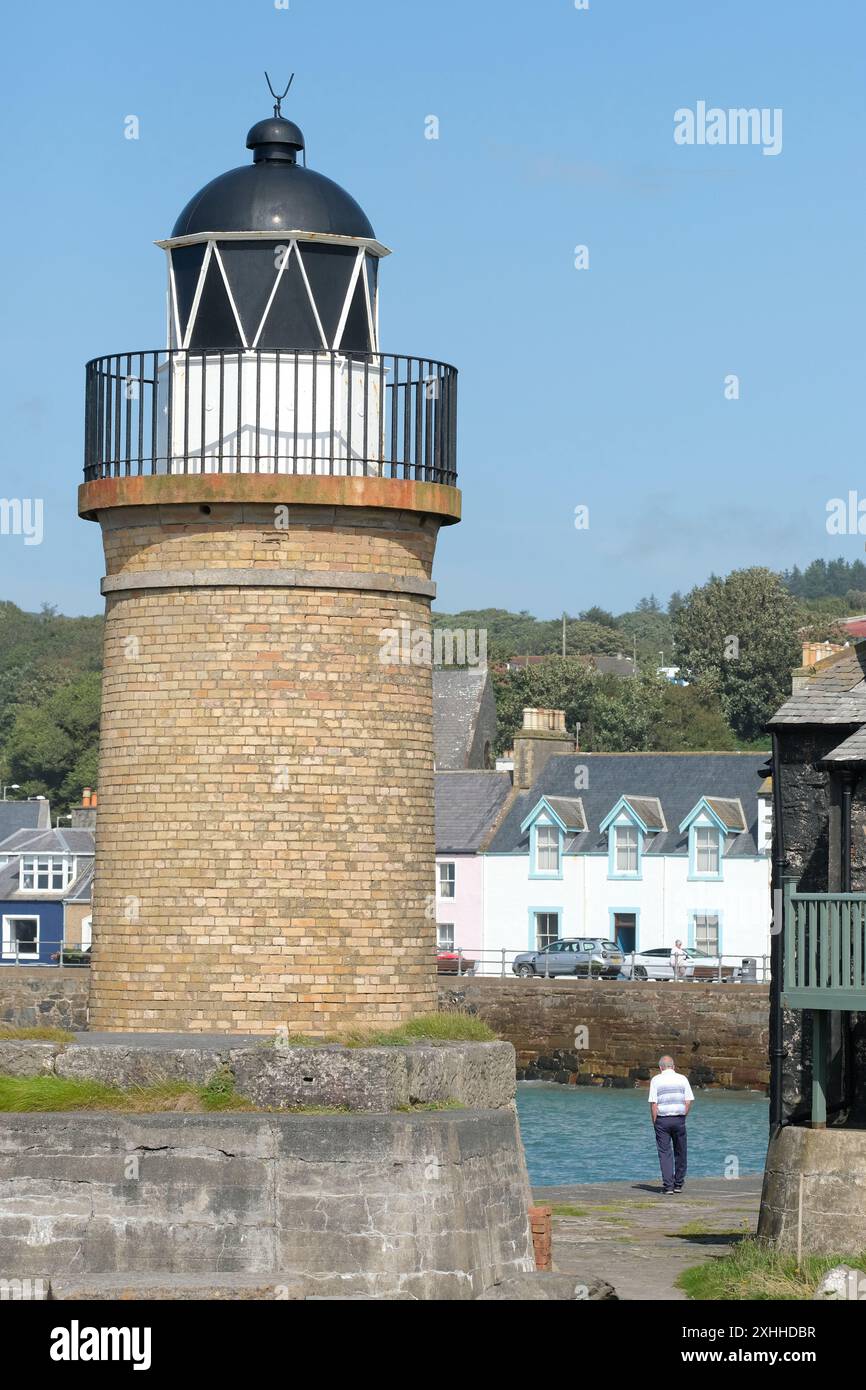 Portpatrick, Wigtownshire, Écosse, Royaume-Uni - ancien phare à l'entrée du port de Portpatrick, désarmé en 1900 Banque D'Images Portpatrick, Wigtownshire, Écosse, Royaume-Uni - ancien phare à l'entrée du port de Portpatrick, désarmé en 1900 Banque D'Images