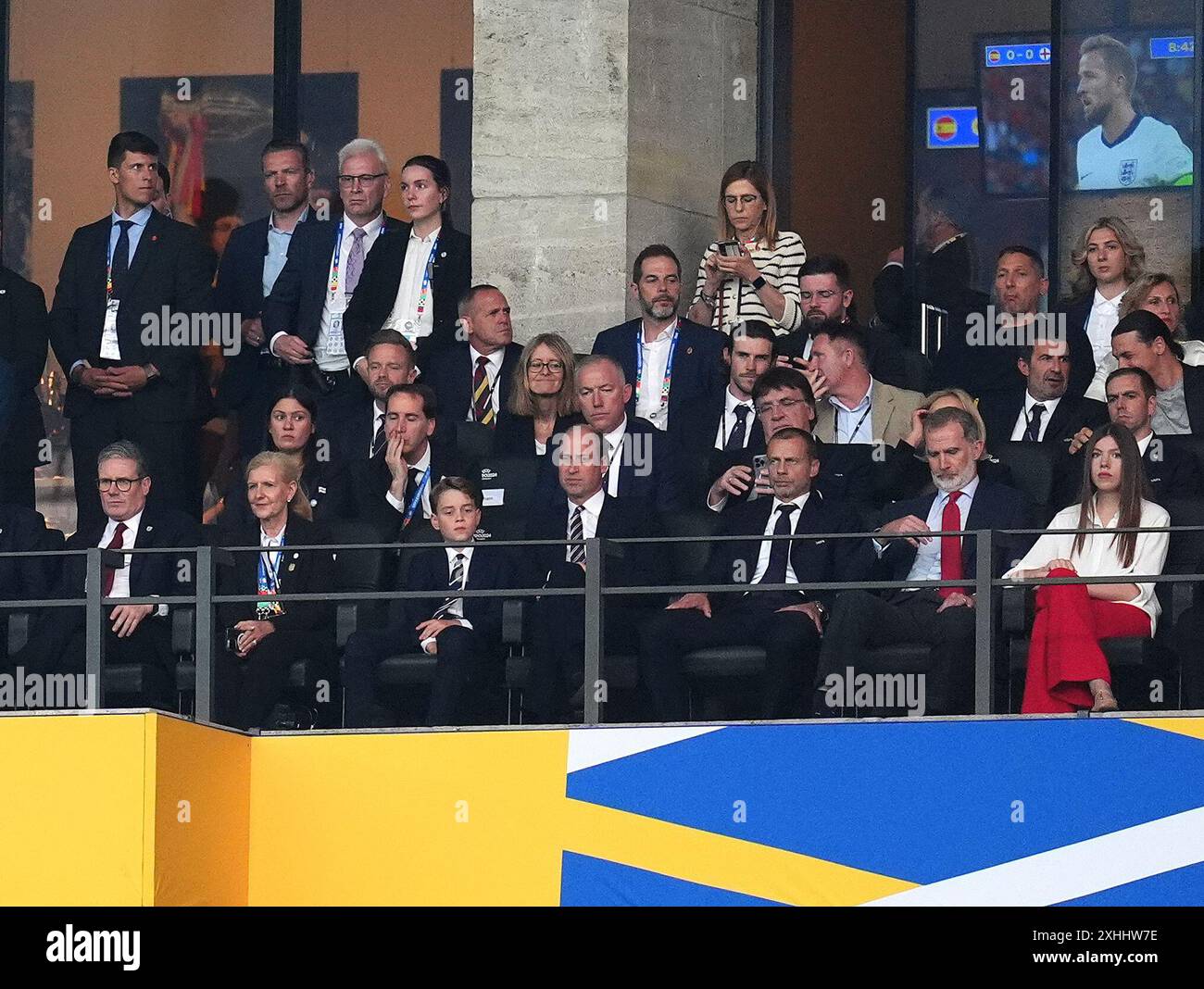 (De gauche à droite) le premier ministre Sir Keir Starmer, la présidente de l'FA Debbie Hewitt, le prince George, le prince de Galles, le roi d'Espagne Felipe VI et l'infante Sofia d'Espagne lors de la finale de l'Euro 2024 de l'UEFA à l'Olympiastadion de Berlin. Date de la photo : dimanche 14 juillet 2024. Banque D'Images