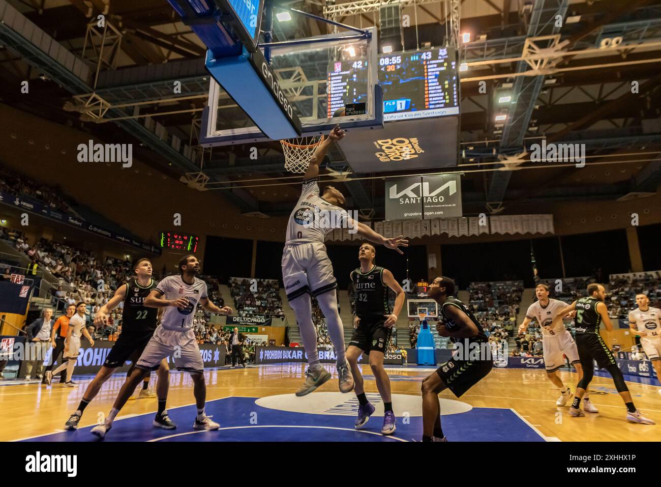 Santiago, Espagne. 4 octobre 2023. Un moment pendant la ronde régulière en ACB Endesa League entre Monbus Obradoiro et Surne Bilbao. Xan Gasalla/Alamy News Banque D'Images