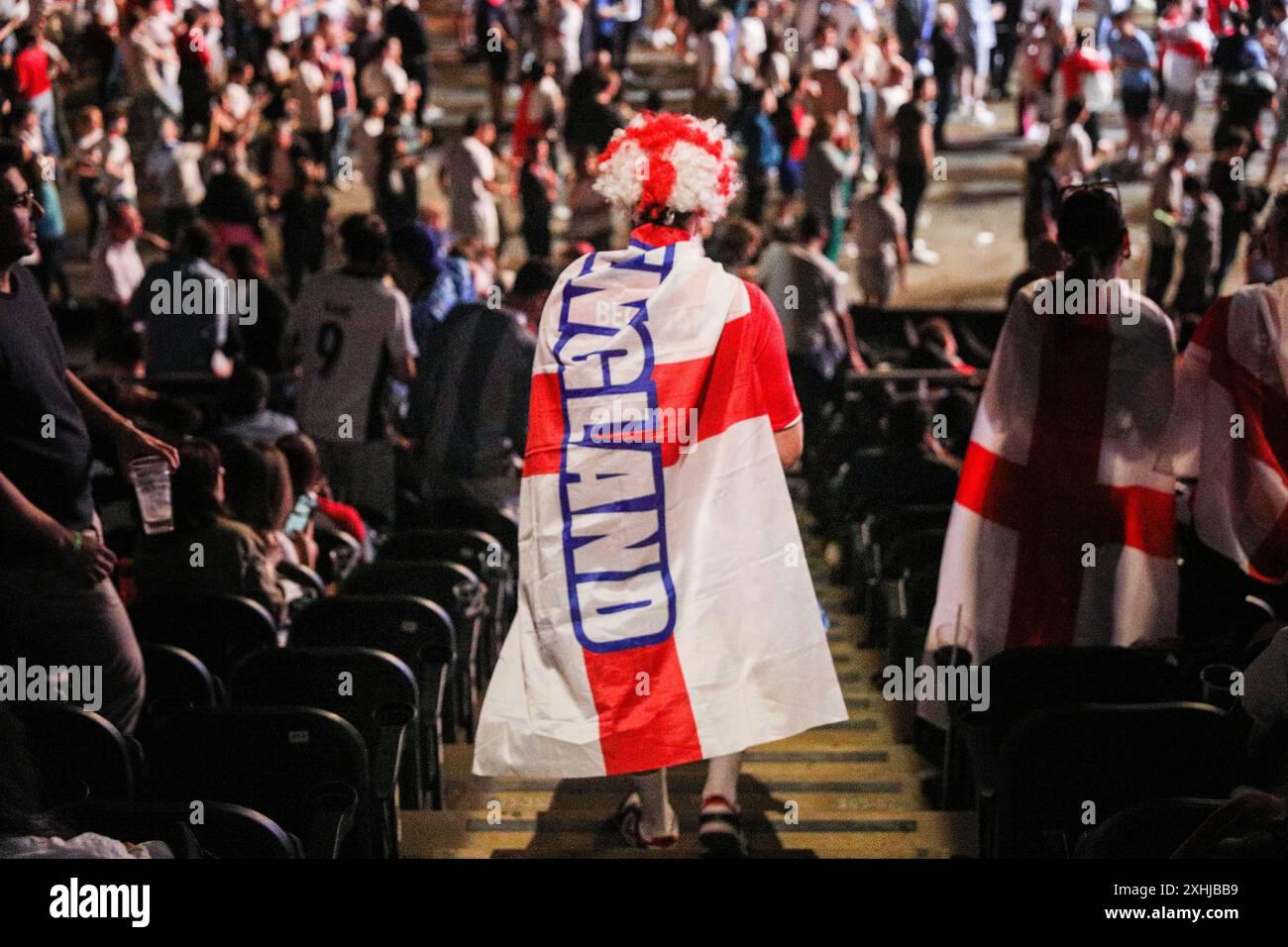 Londres, 14 juillet 2024. Fans déçus après que l'Angleterre ait perdu le match. Les fans d'Angleterre à l'O2 Greenwich assistent à la finale des Championnats d'Europe de football 2024 entre l'Espagne et l'Angleterre. L'événement est organisé par le maire de Londres et jusqu'à 15 000 billets auraient été émis gratuitement pour la plus grande projection de la capitale. Crédit : Imageplotter/Alamy Live News Banque D'Images