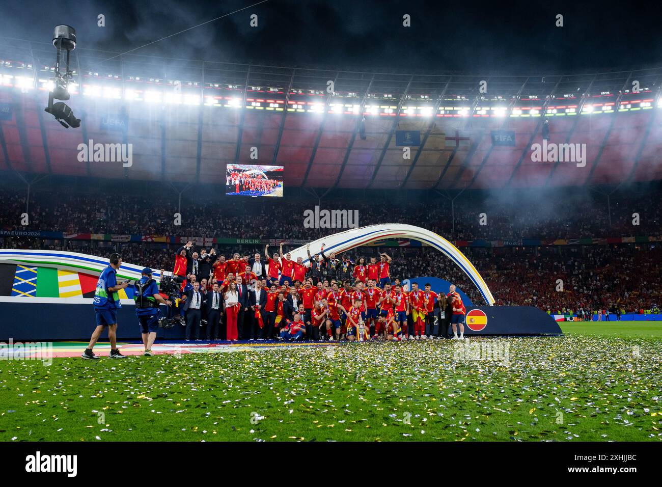 Teamfoto Spanien mit EM Pokal, Koenig Felipe und Prinzessin Leonor, GER, Espagne (ESP) vs Angleterre (ENG), Fussball Europameisterschaft, UEFA EURO 2024, finale, 14.07.2024 Foto : Eibner-Pressefoto/Michael Memmler Banque D'Images