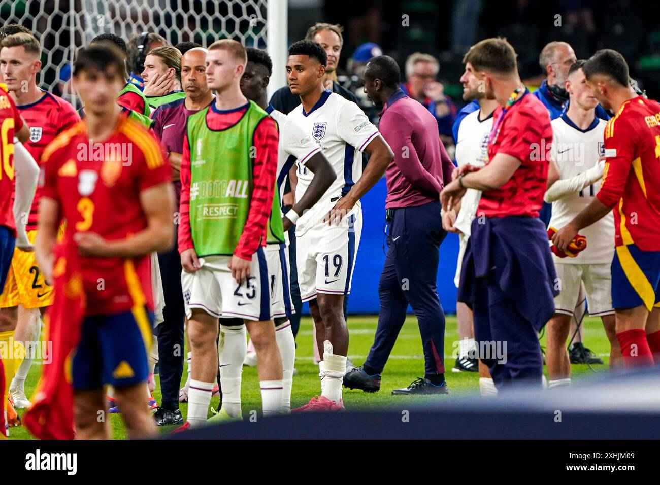 Berlin, Allemagne. 14 juillet 2024. BERLIN, ALLEMAGNE - 14 JUILLET : Adam Wharton, de l'Angleterre, Ollie Watkins, de l'Angleterre, semble déçu après sa défaite lors de la finale de l'UEFA EURO 2024 entre l'Espagne et l'Angleterre à l'Olympiastadion le 14 juillet 2024 à Berlin, en Allemagne. (Photo par Andre Weening/Orange Pictures) crédit : Orange pics BV/Alamy Live News Banque D'Images