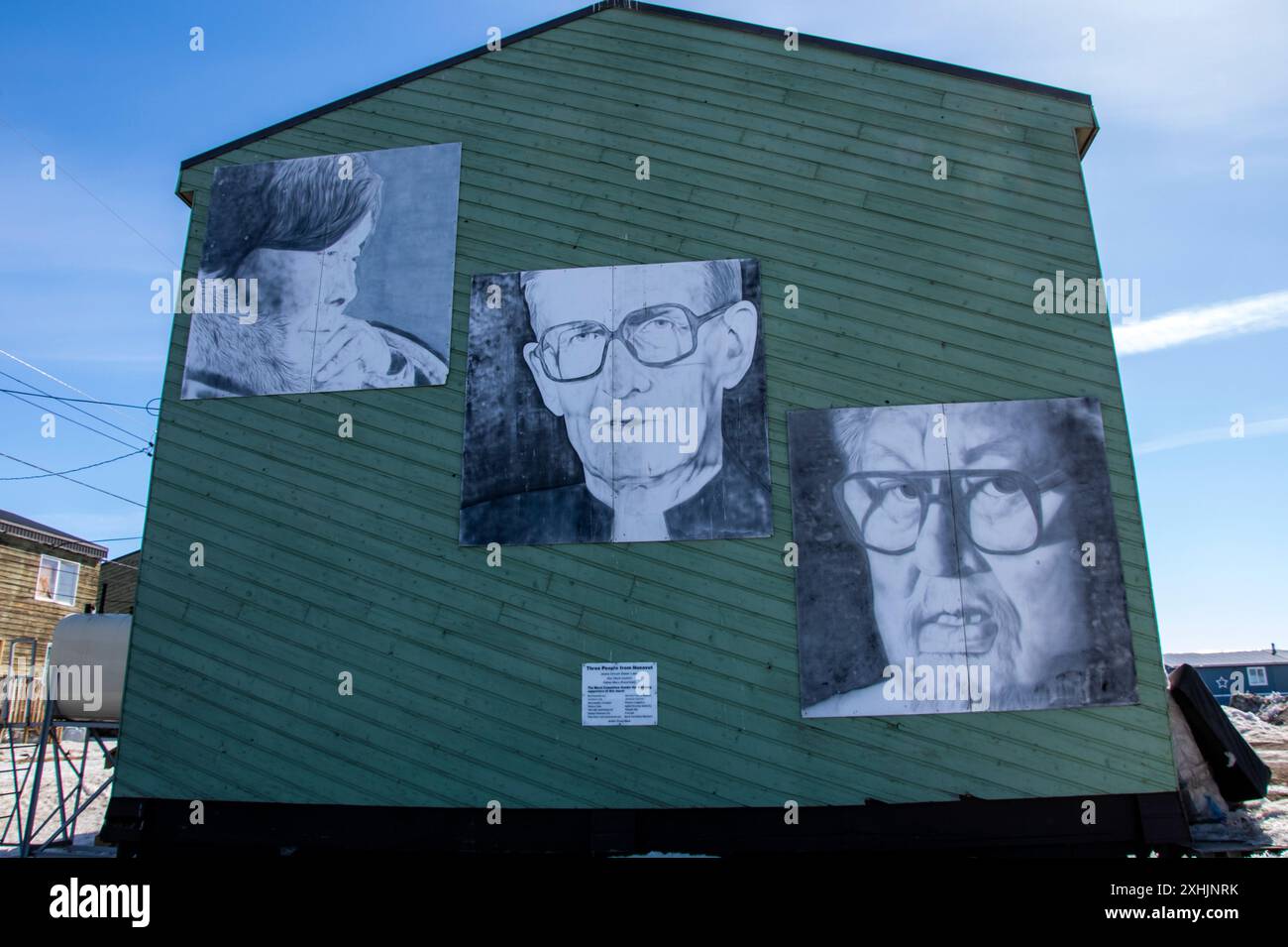 Trois personnes de Nunavut murale sur la rue Nipisa à Iqaluit, Nunavut, Canada Banque D'Images