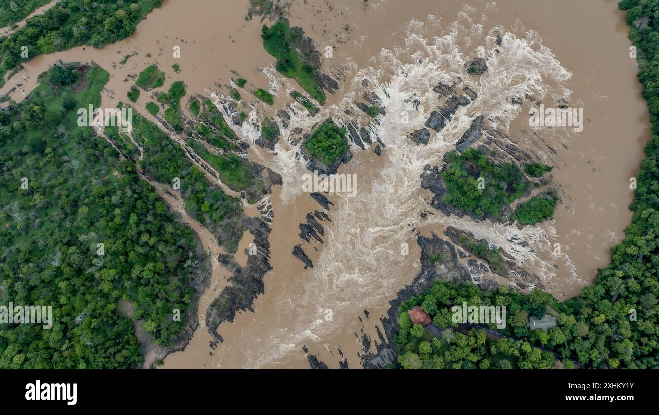 Vientiane. 14 juillet 2024. Une photo de drone aérien prise le 14 juillet 2024 montre les chutes de Khone Phapheng dans la province sud du Laos de Champassak. Crédit : Kaikeo Saiyasane/Xinhua/Alamy Live News Banque D'Images