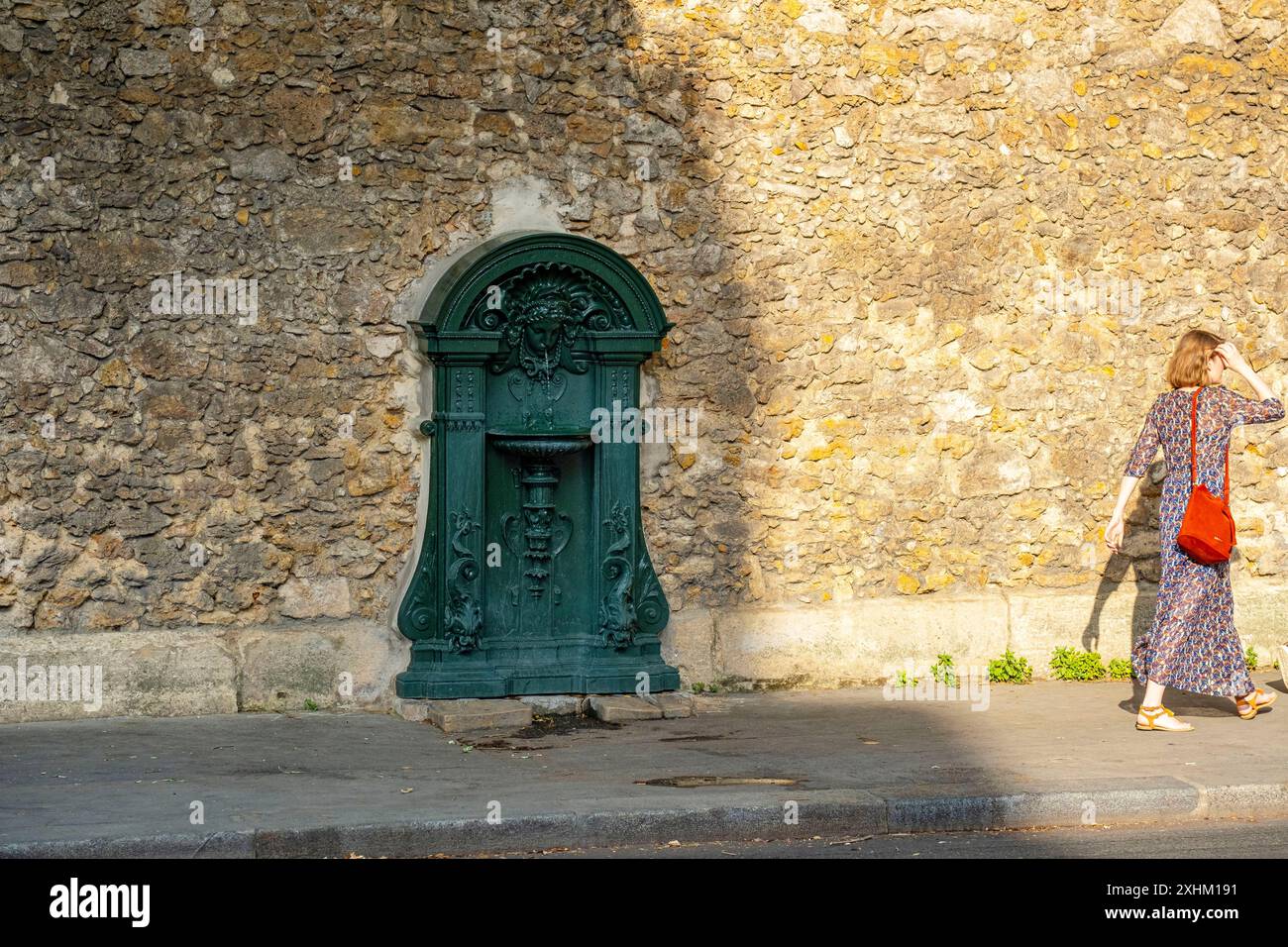 France, Paris, fontaine murale Wallace, rue Geoffroy Saint Hilaire Banque D'Images
