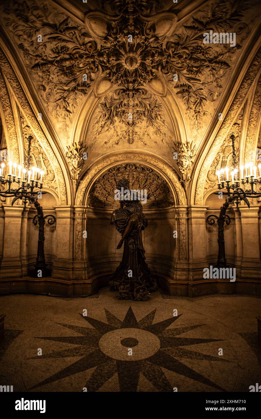 Le bassin de la Pythie (Grotte de Pythie) au Palais Garnier - Paris, France Banque D'Images