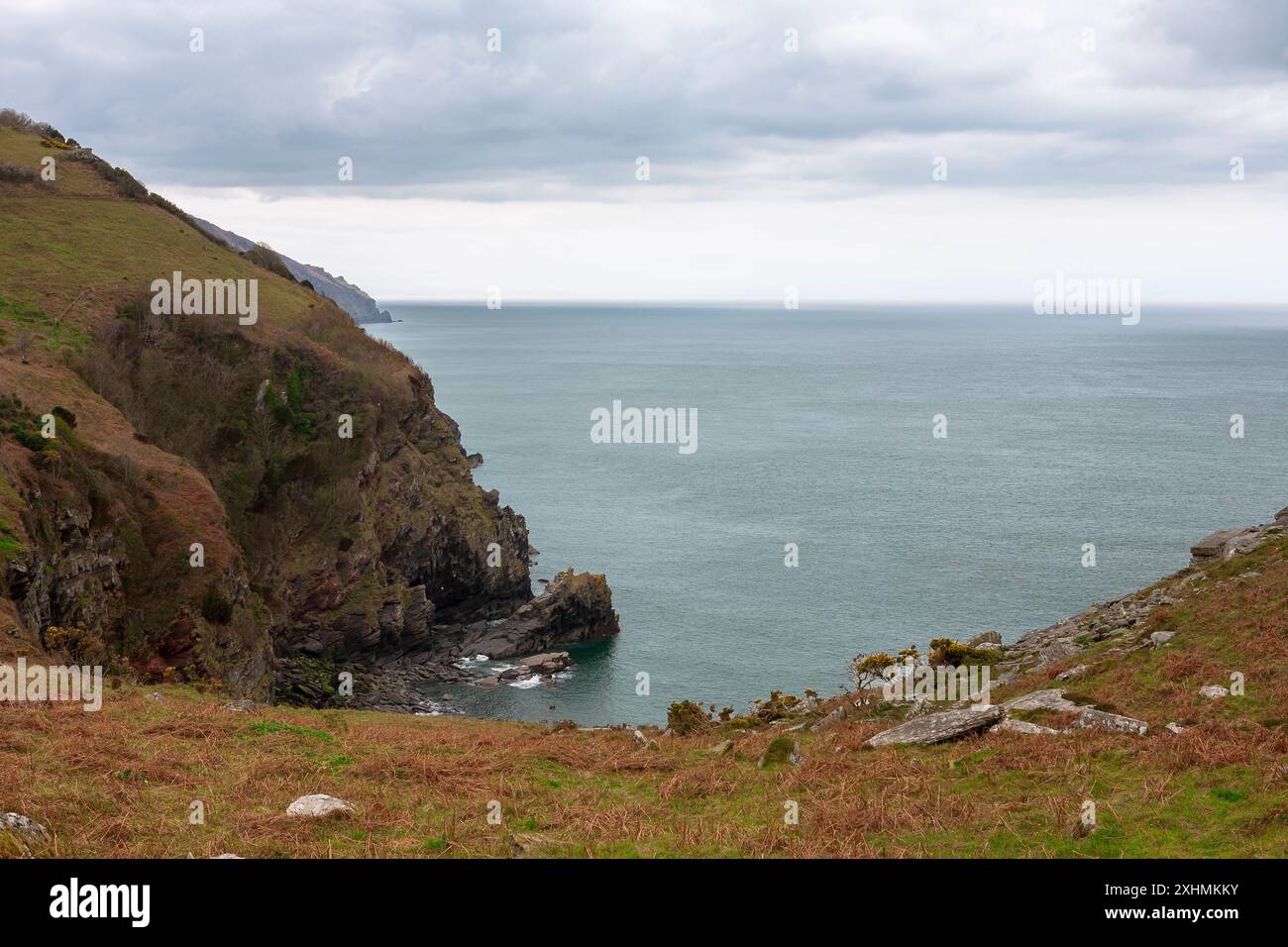 La côte nord du Devon à Wringcliff Bay, Valley of Rocks, Devon, Royaume-Uni Banque D'Images