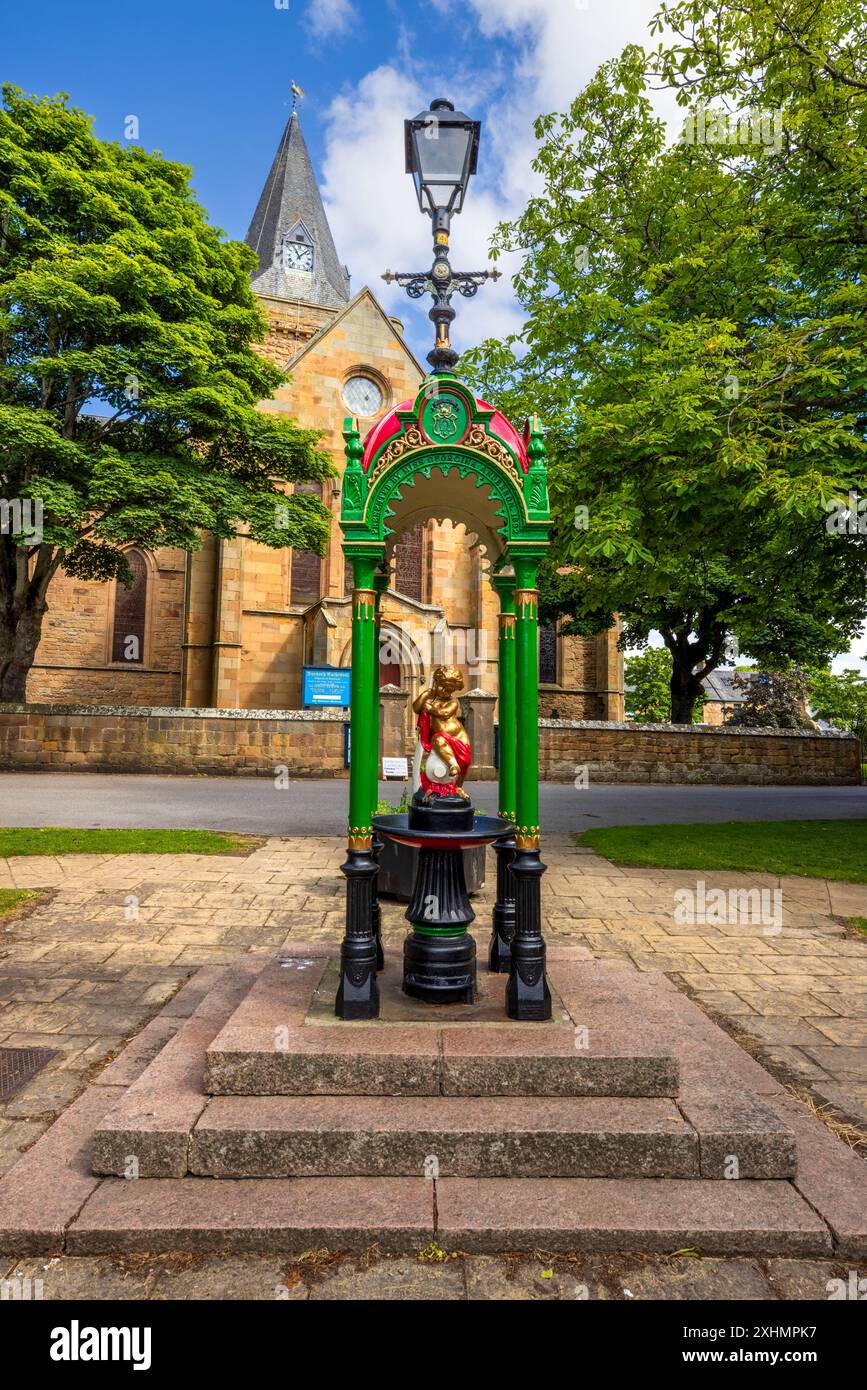 La fontaine Cherub à l'extérieur de la cathédrale de Dornoch, Dornoch, Caithness, Écosse Banque D'Images