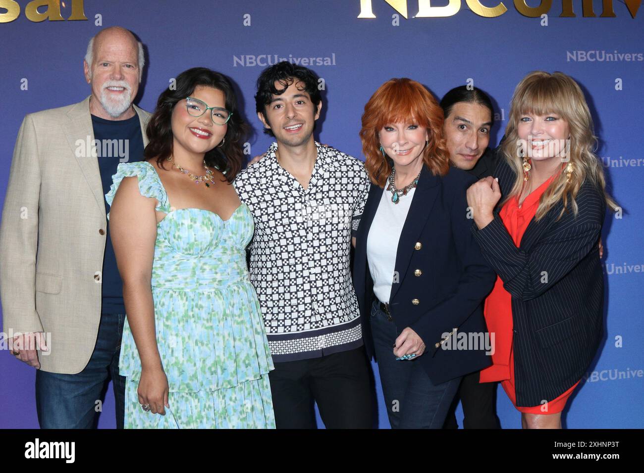 LOS ANGELES - 14 juillet : Rex Linn, Belissa Escobedo, Pablo Castelblanco, Reba McEntire, Tokala Black Elk, Melissa Peterman au NBCUniversal TCA Press Banque D'Images