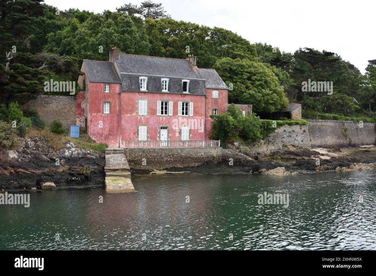 Très célèbre maison rose. Beauté du golf du Morbihan, Bretagne. France Banque D'Images