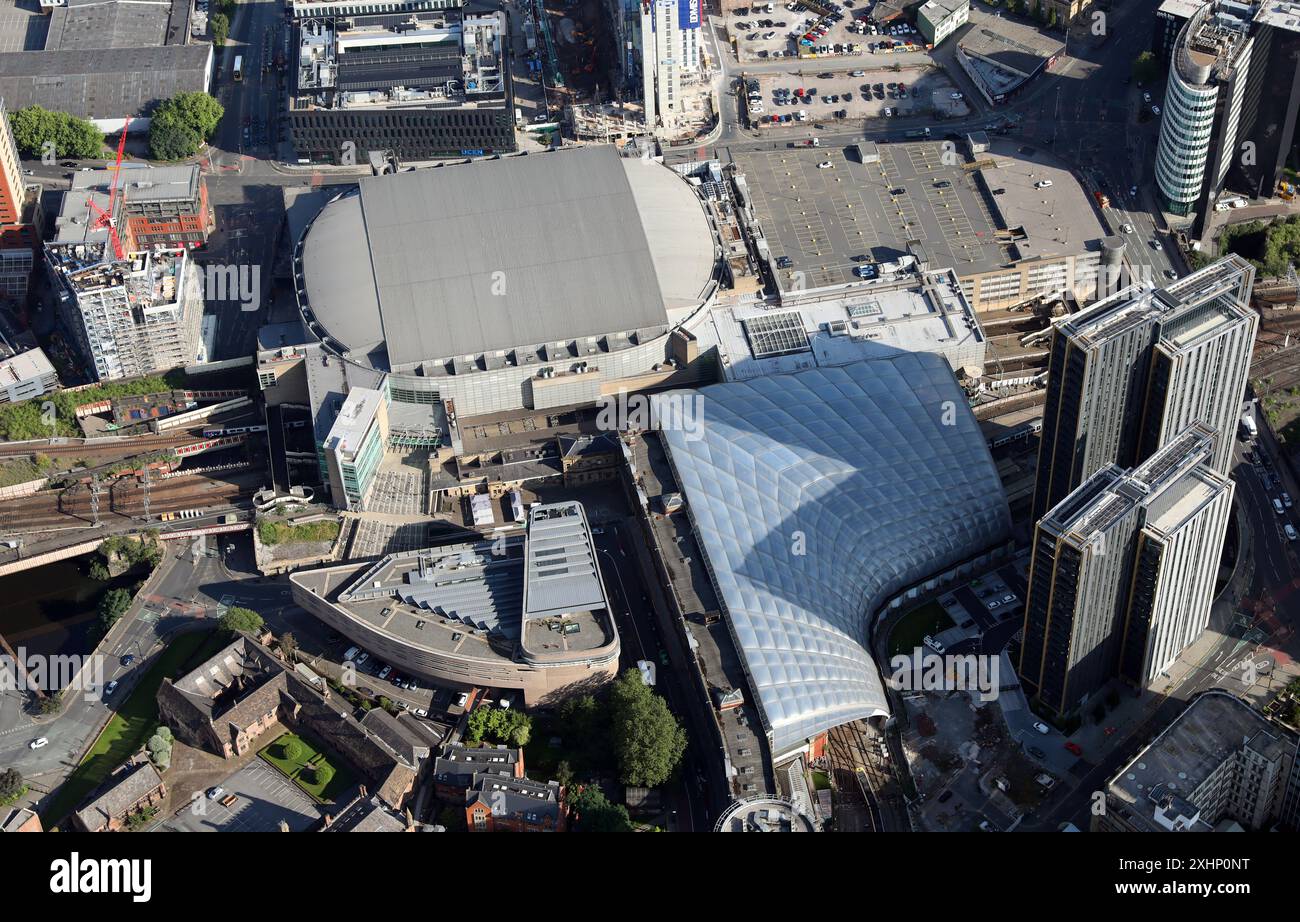 Vue aérienne de l'AO Arena, du Stoller Hall et de la gare de Manchester Victoria, centre-ville de Manchester Banque D'Images