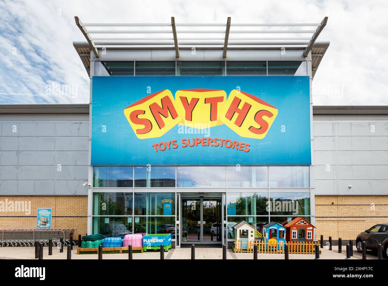 Smyths, un point de vente de jouets au Staples Corner Retail Park, dans le nord de Londres, au Royaume-Uni Banque D'Images