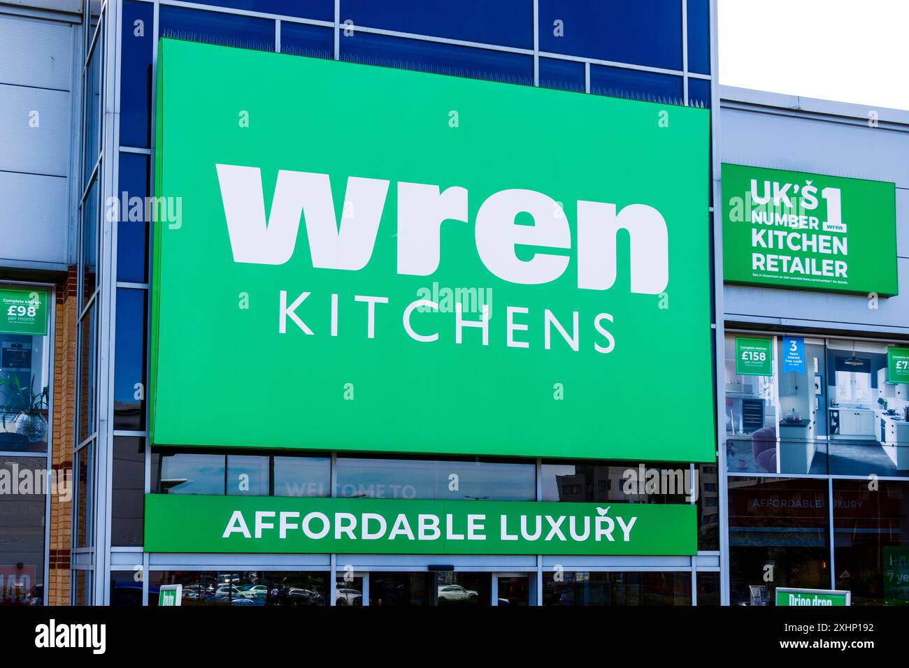 Wren Kitchens, un point de vente de produits de cuisine situé au Staples Corner Retail Park, dans le nord de Londres, au Royaume-Uni Banque D'Images